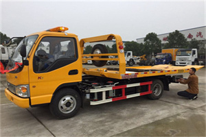 宏伟哪里有拖车服务