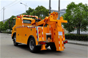 宏伟高速路拖车费